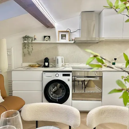 Designer Loft In Milan, Istria Subway Exit, Convenient Transportation Mediolan